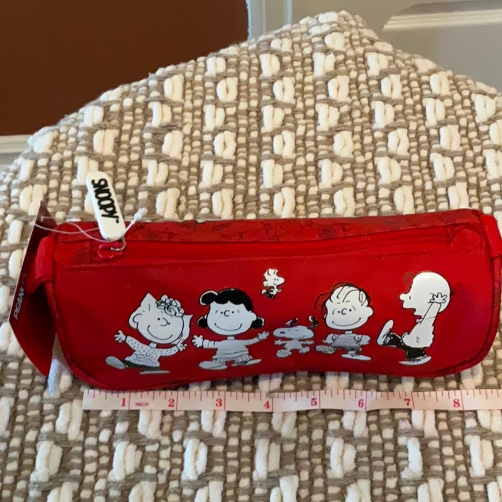 PEANUTS -  New red carrying case/ pouch with multiple characters printed - Picture 4 of 5